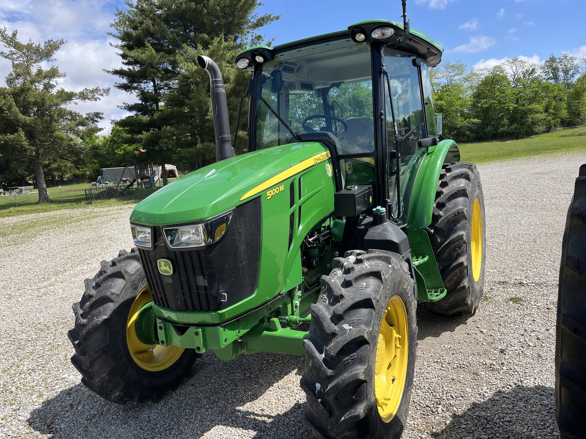 2022 John Deere 5100M Image 1
