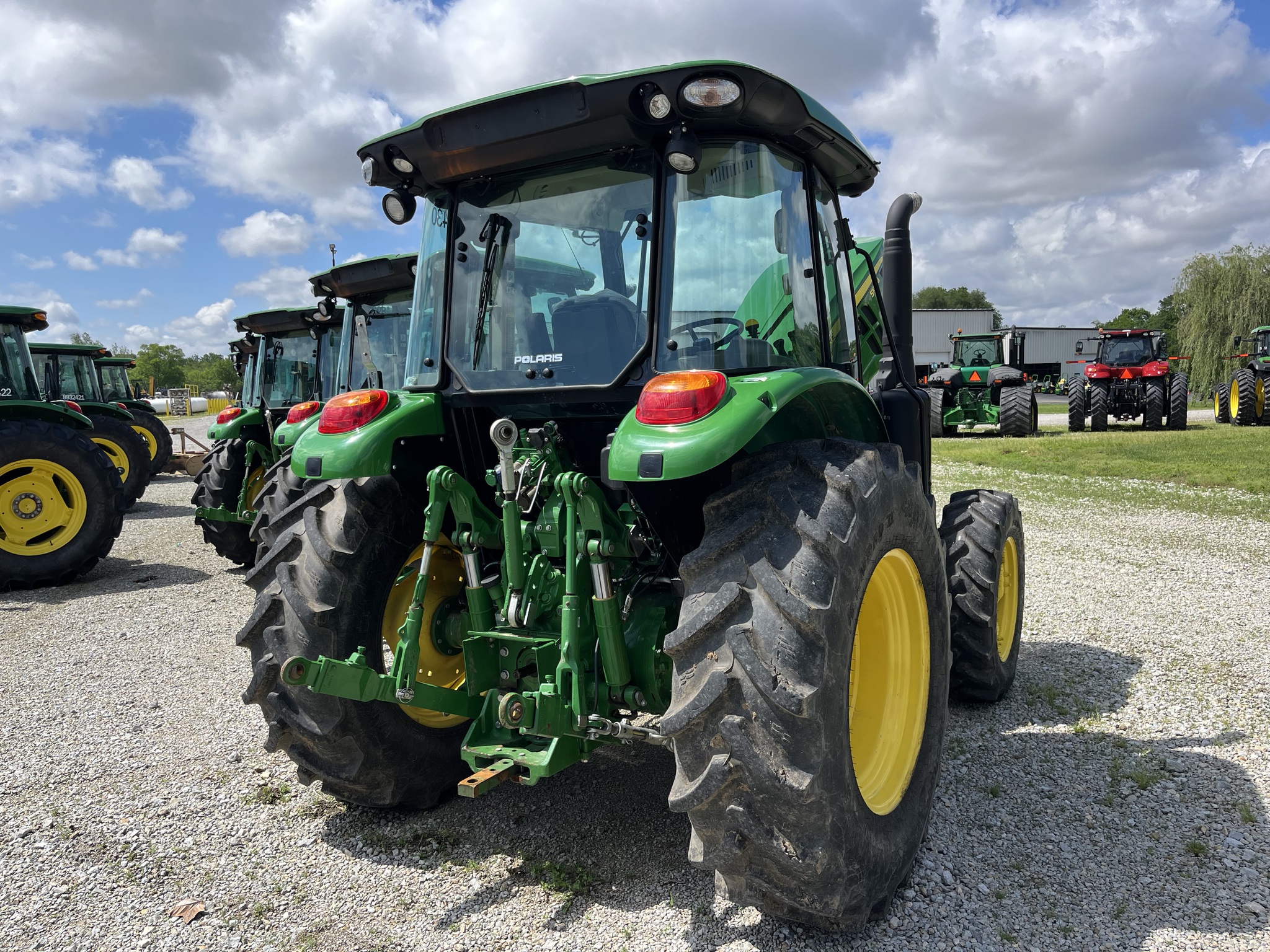 2022 John Deere 5100M Image 4