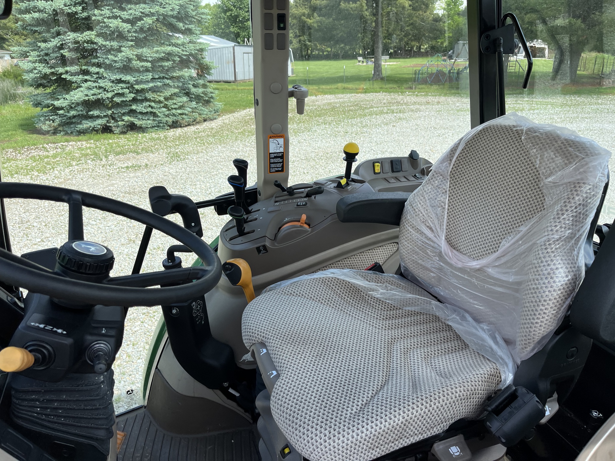 2022 John Deere 5100M Image 5
