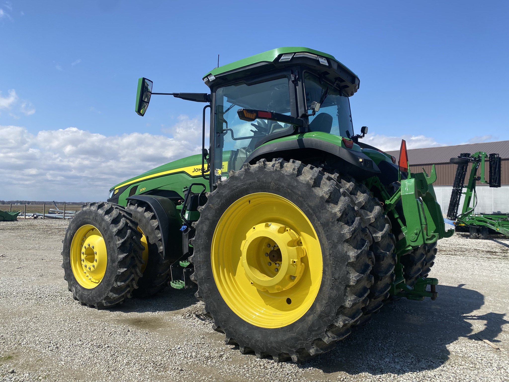 2023 John Deere 8R 370 Image 3