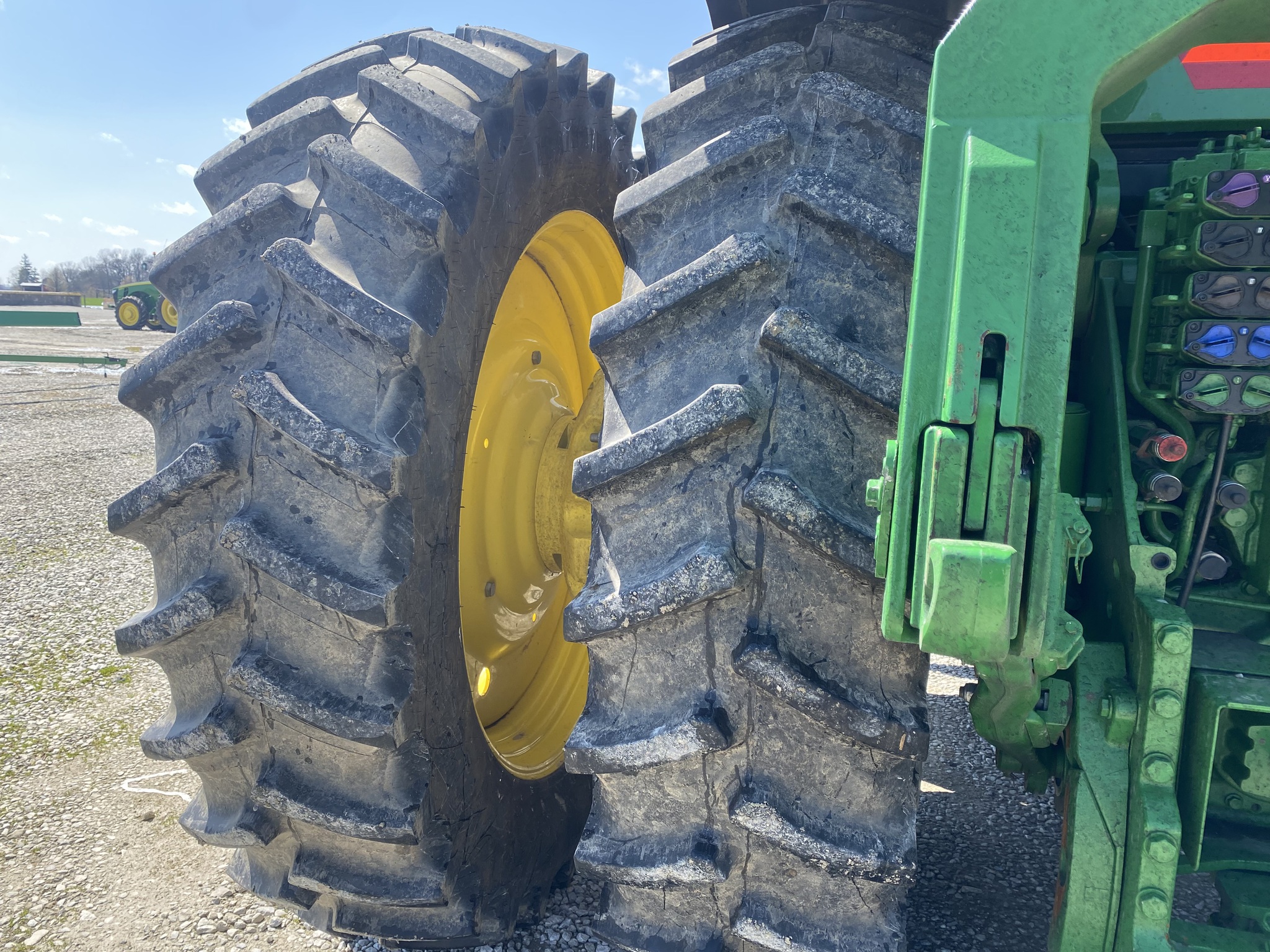 2023 John Deere 8R 370 Image 14