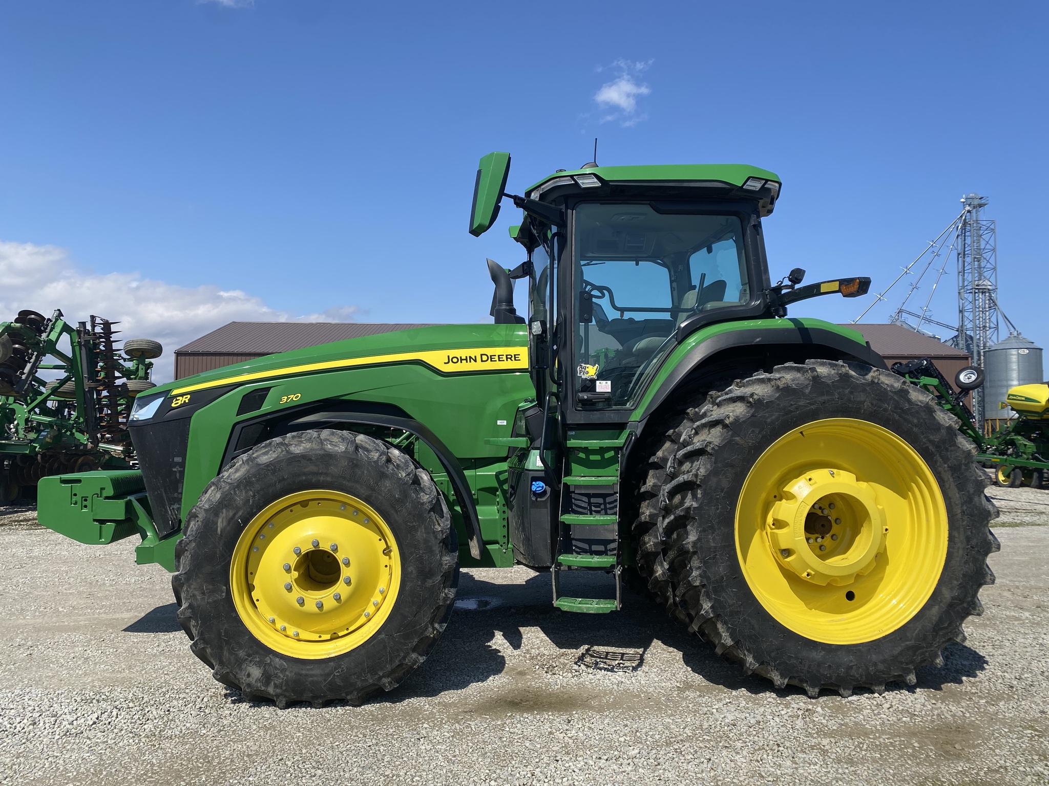 2023 John Deere 8R 370 Image 2