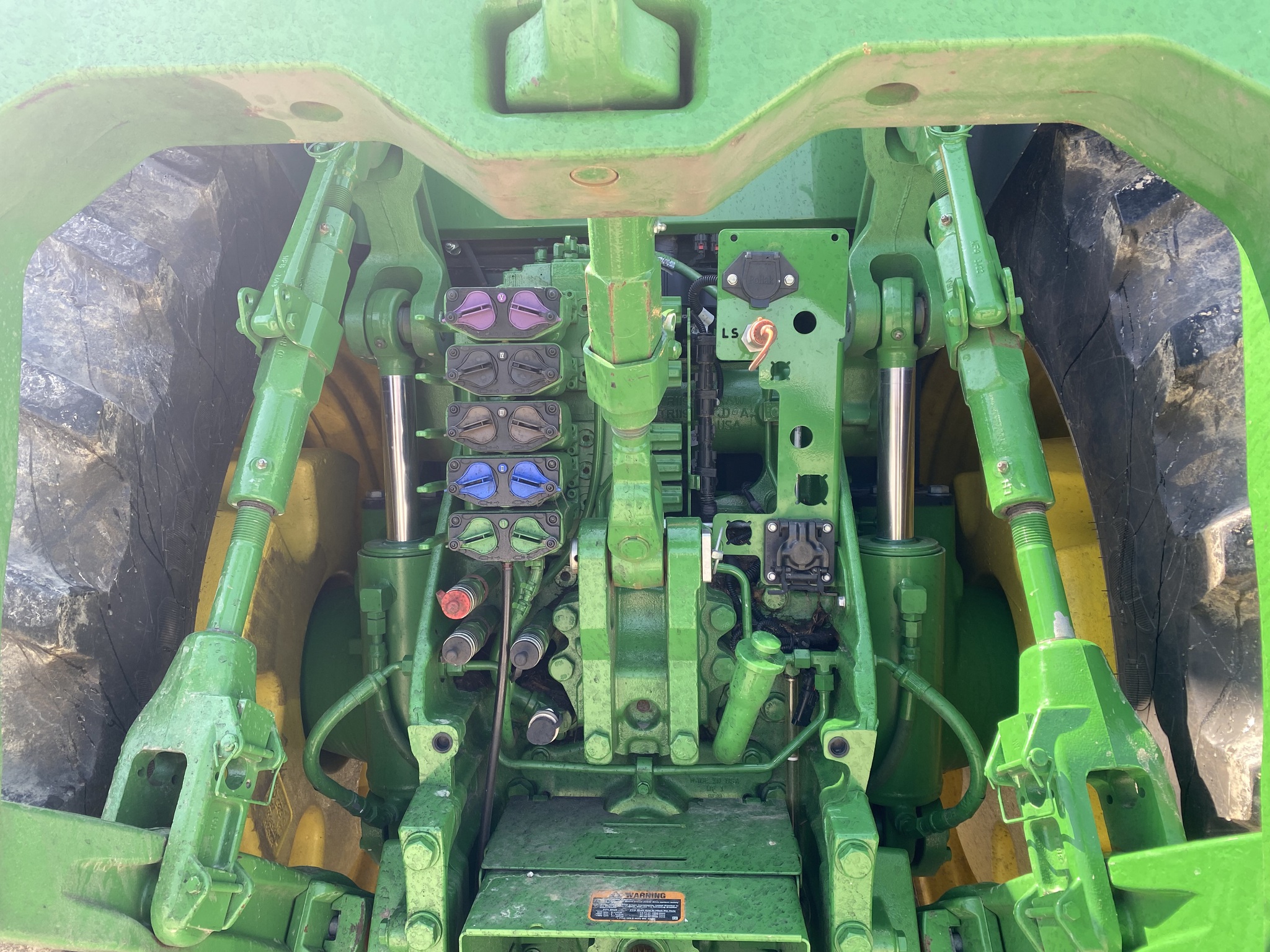 2023 John Deere 8R 370 Image 6