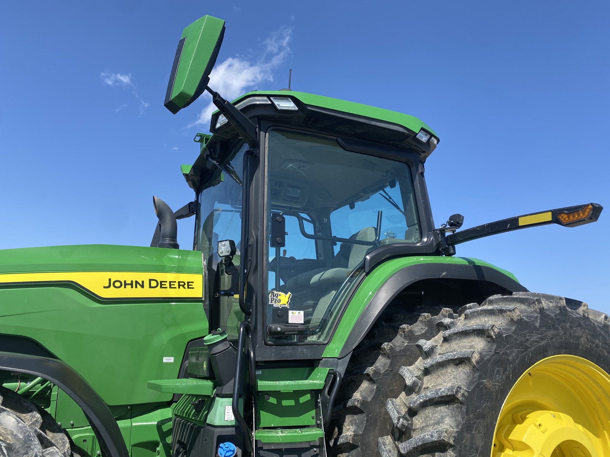 2023 John Deere 8R 370 Image 16