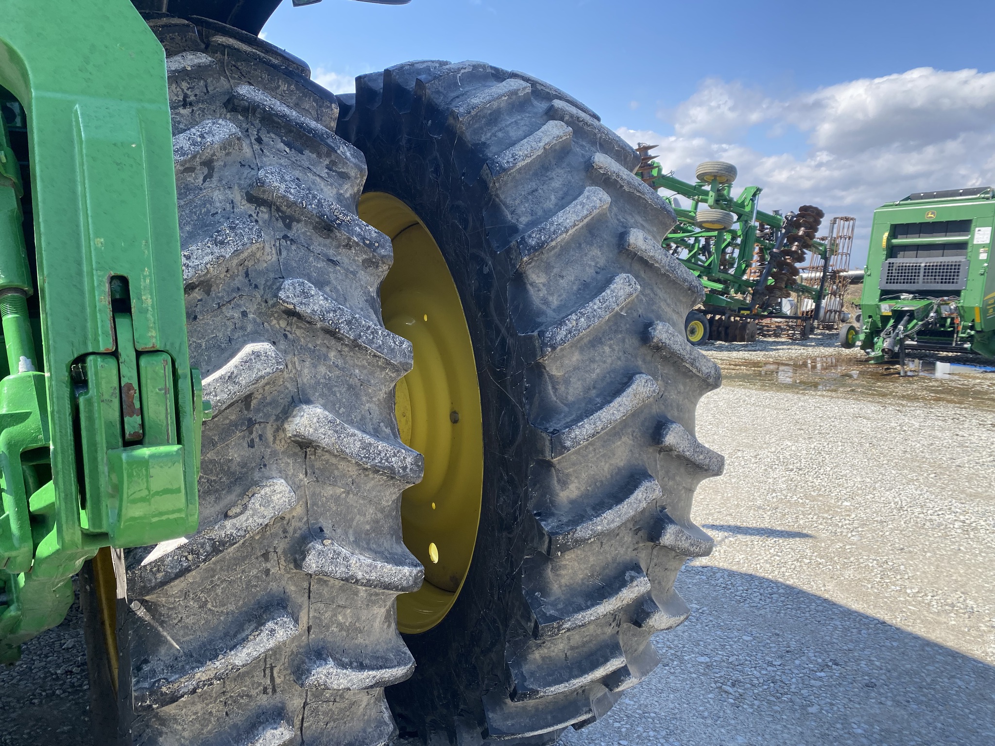 2023 John Deere 8R 370 Image 15