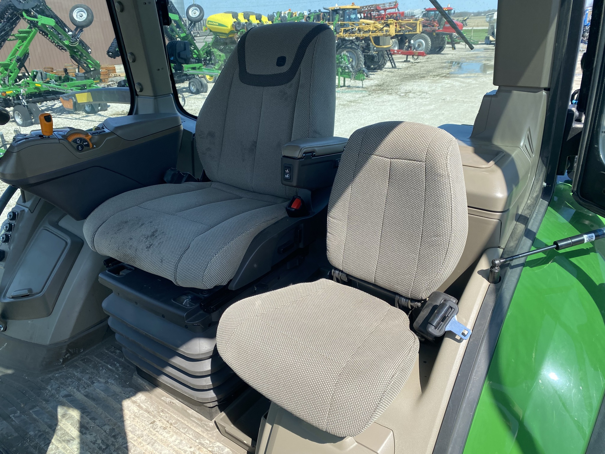 2023 John Deere 8R 370 Image 18