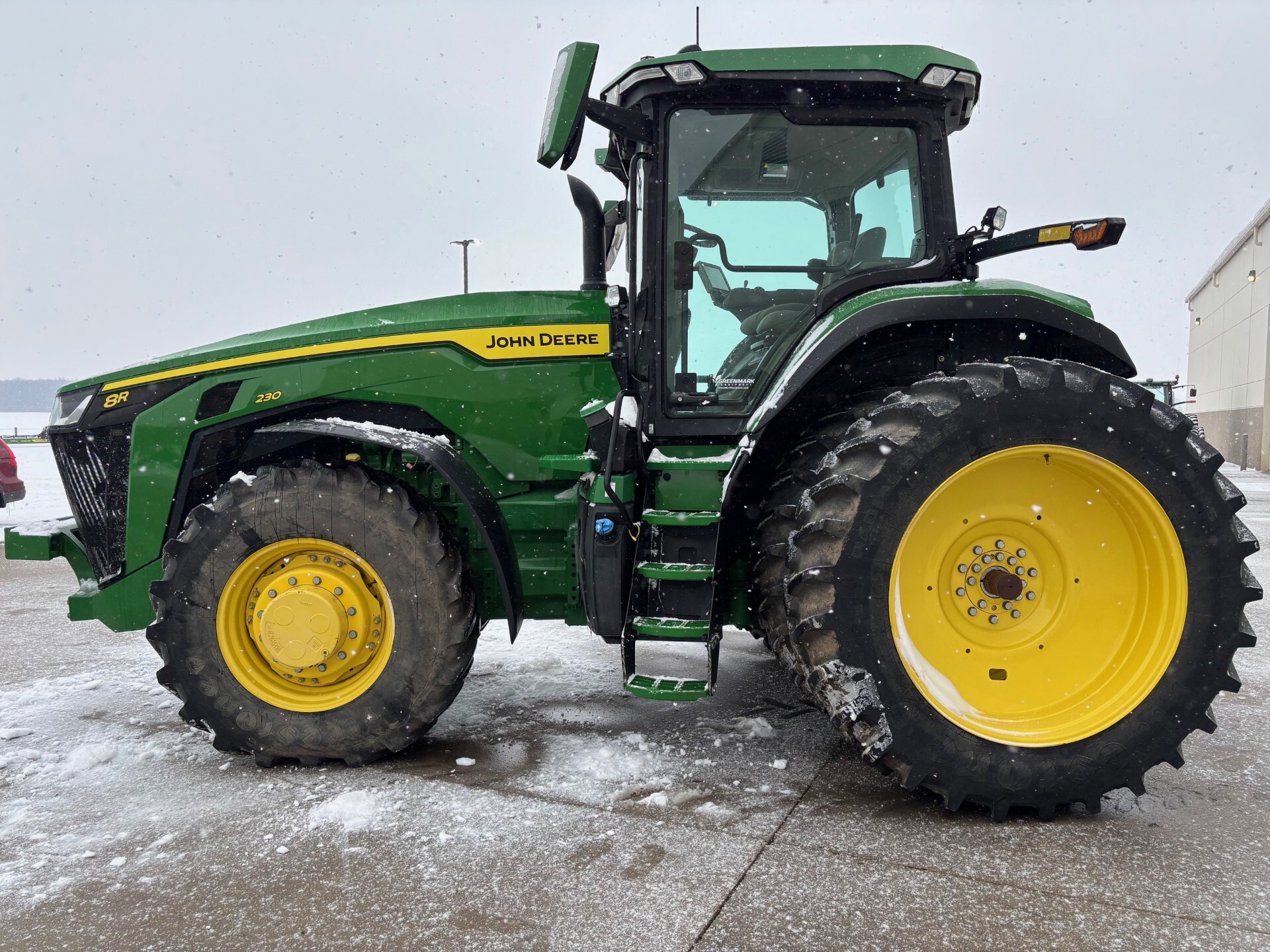 2021 John Deere 8R 230 Image 4