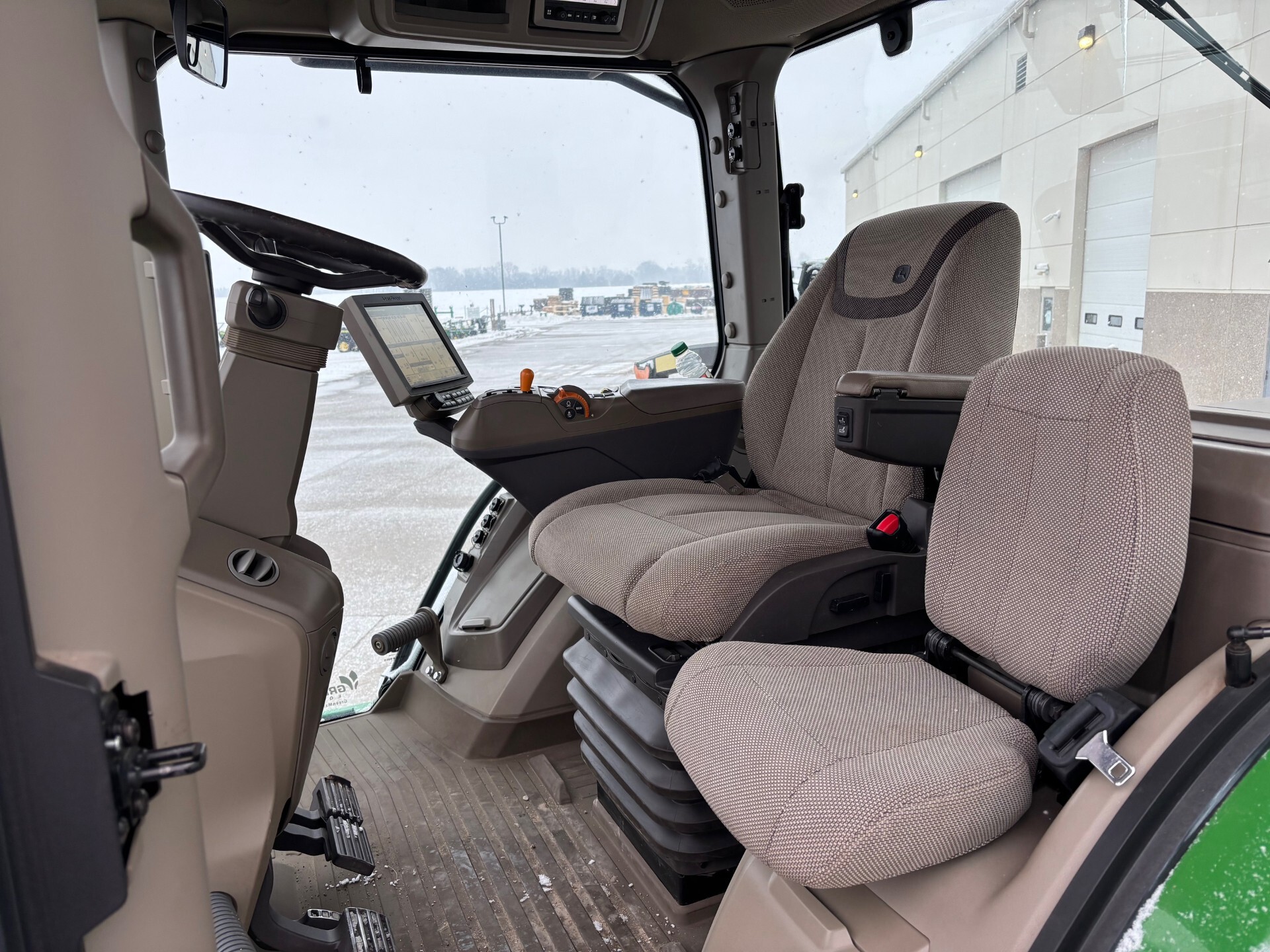 2021 John Deere 8R 230 Image 10