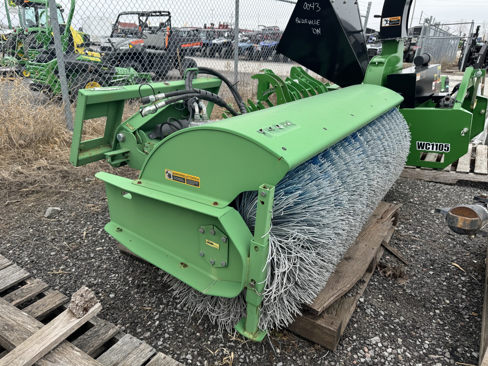 2013 John Deere SW2172 HYD BROOM Image 1