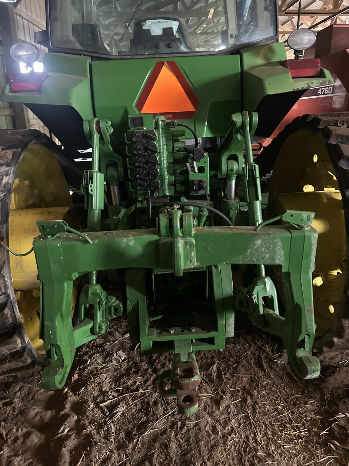 2004 John Deere 8520T Image 11