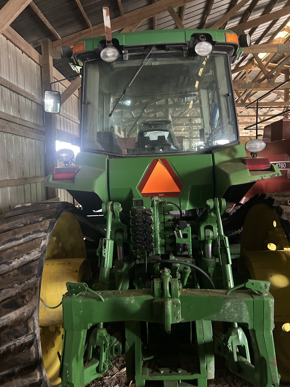 2004 John Deere 8520T Image 10