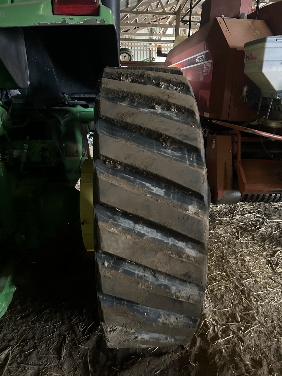 2004 John Deere 8520T Image 14
