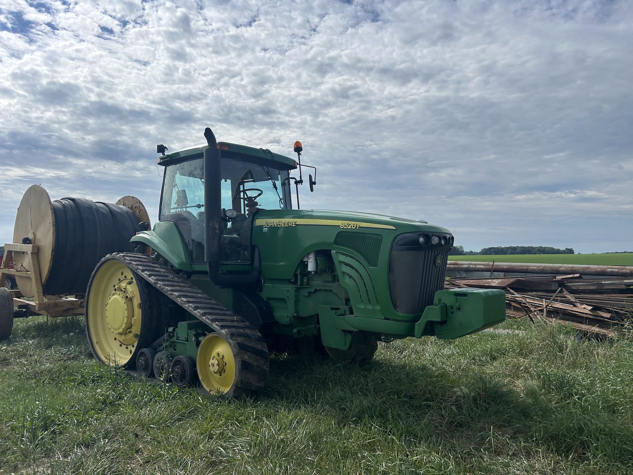 2004 John Deere 8520T Image 1