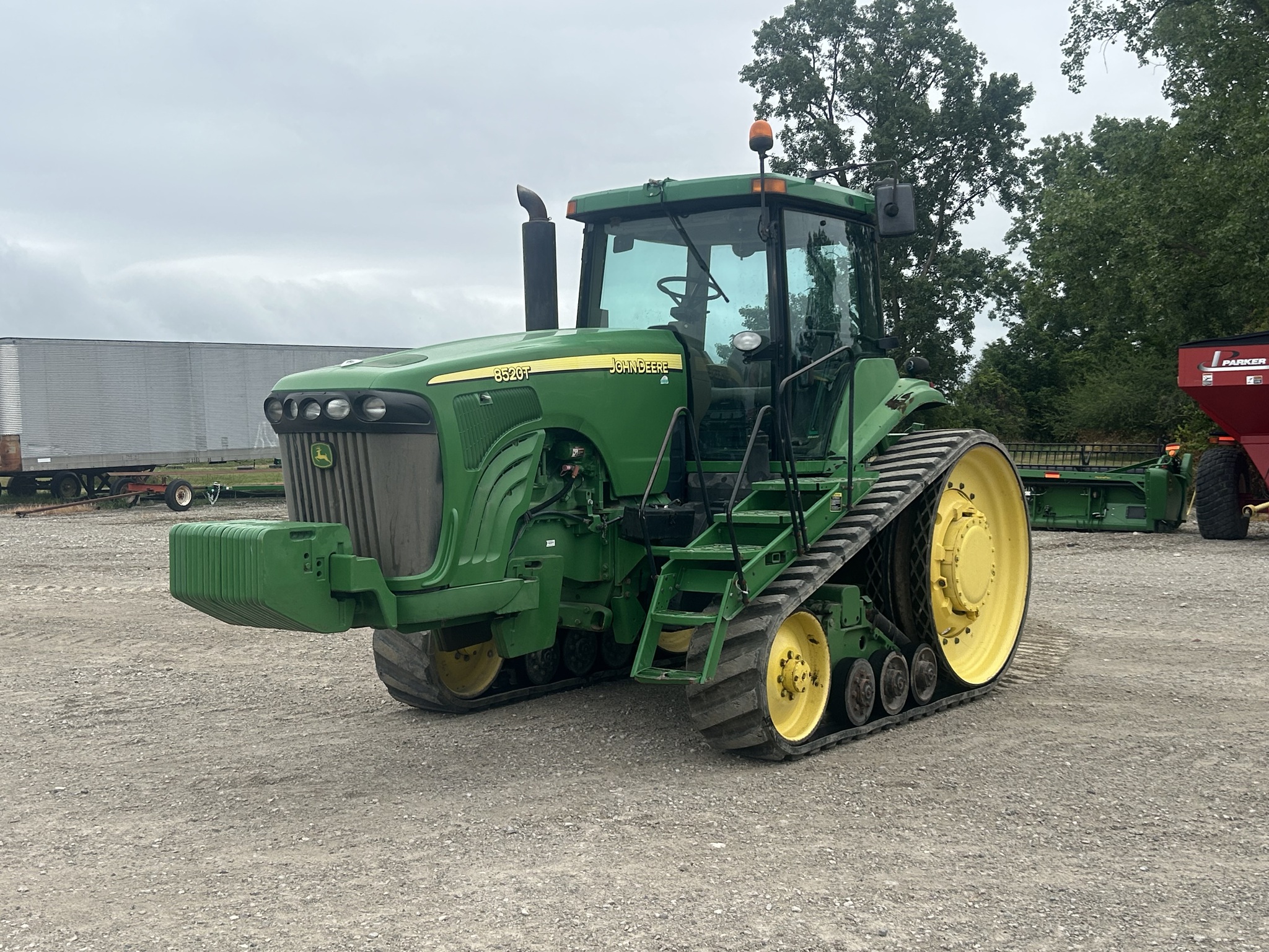 2004 John Deere 8520T Image 1