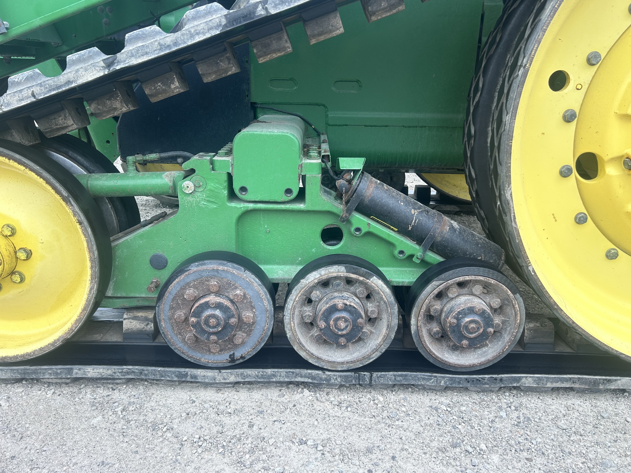 2004 John Deere 8520T Image 11