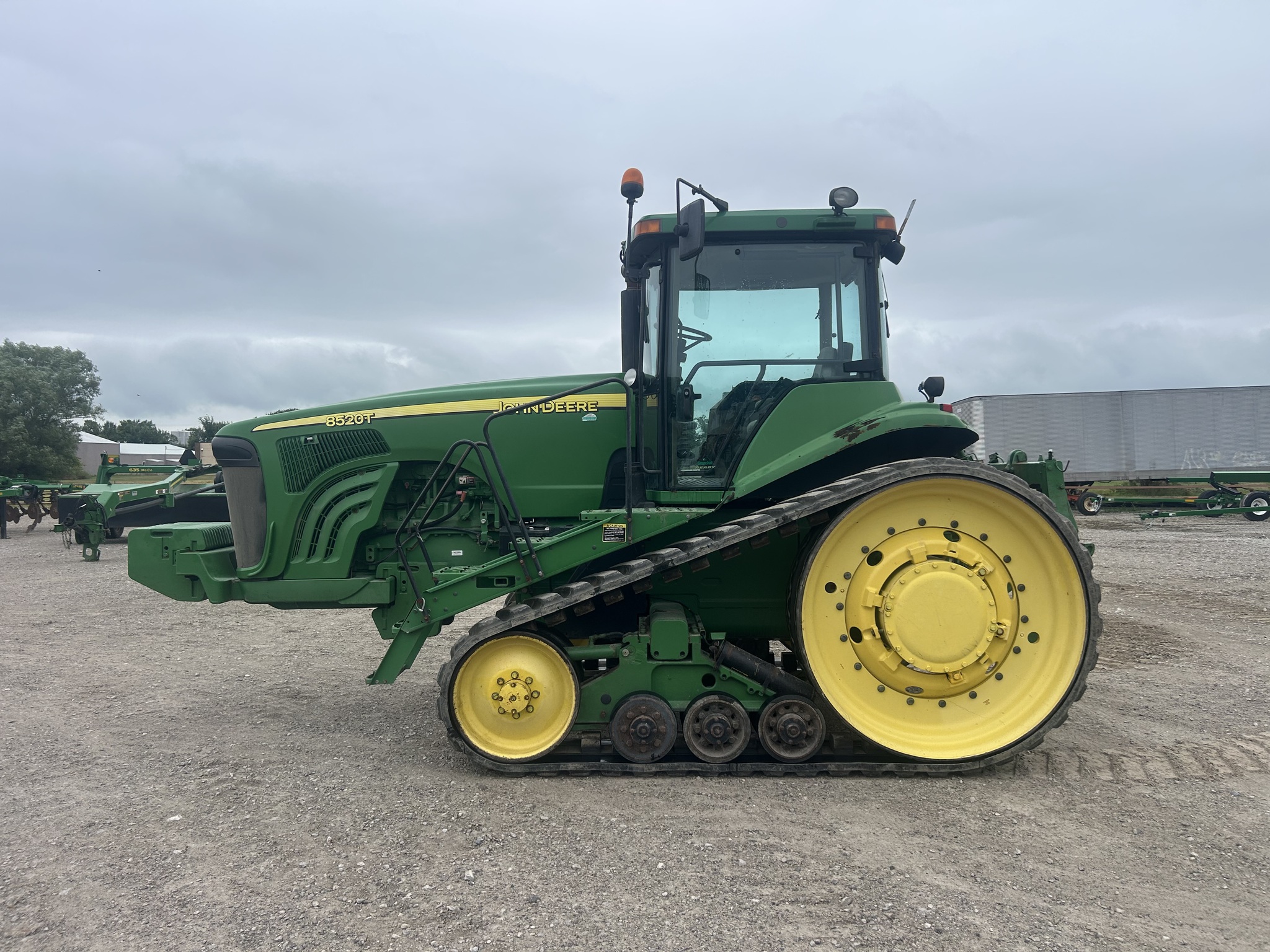 2004 John Deere 8520T Image 2