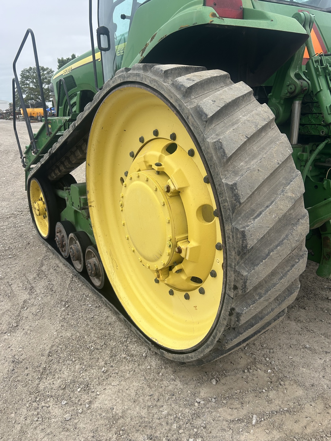 2004 John Deere 8520T Image 9