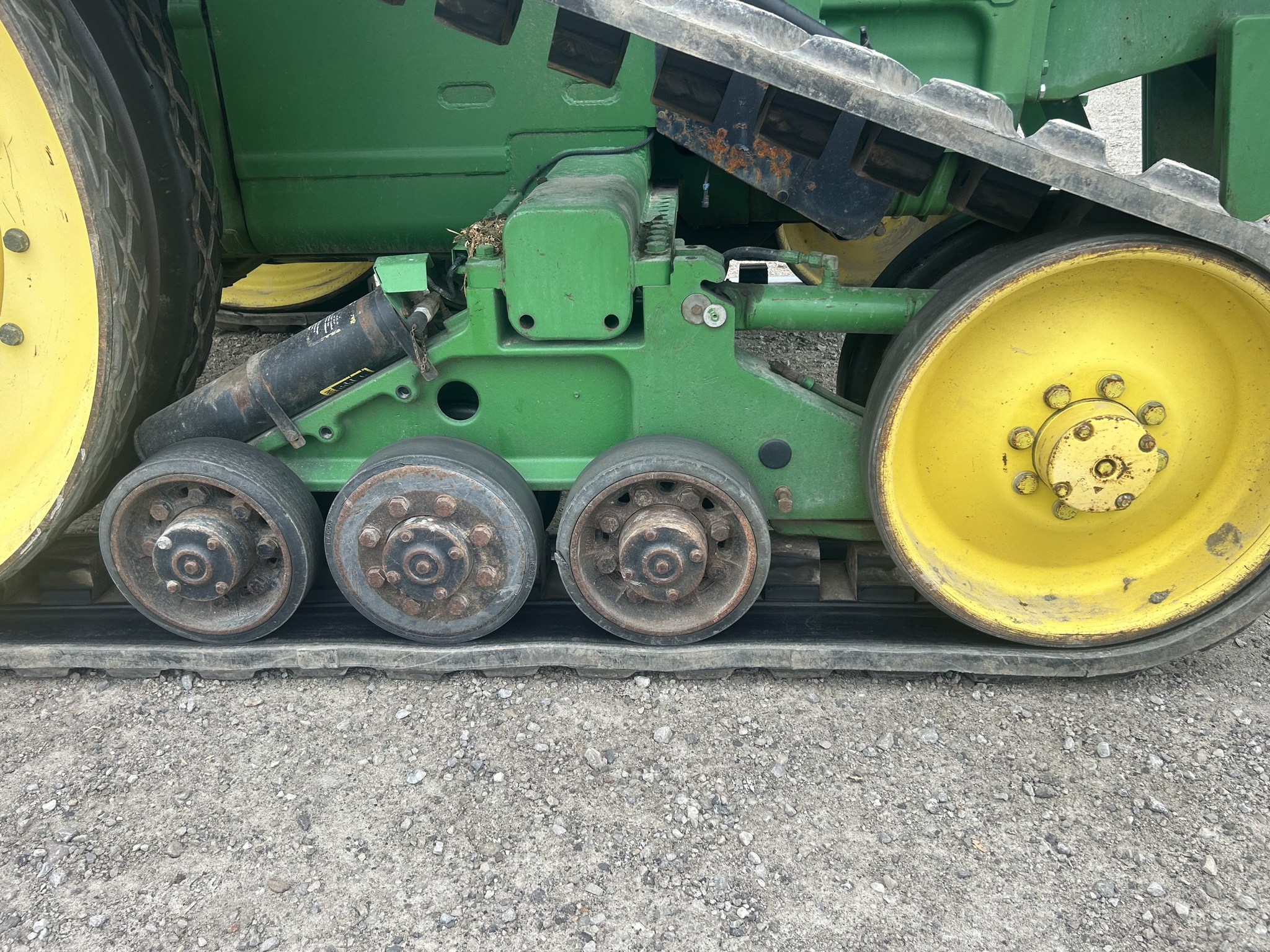 2004 John Deere 8520T Image 16