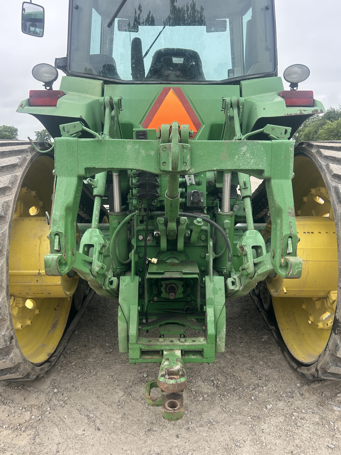 2004 John Deere 8520T Image 24