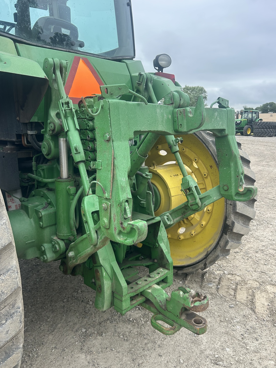 2004 John Deere 8520T Image 25