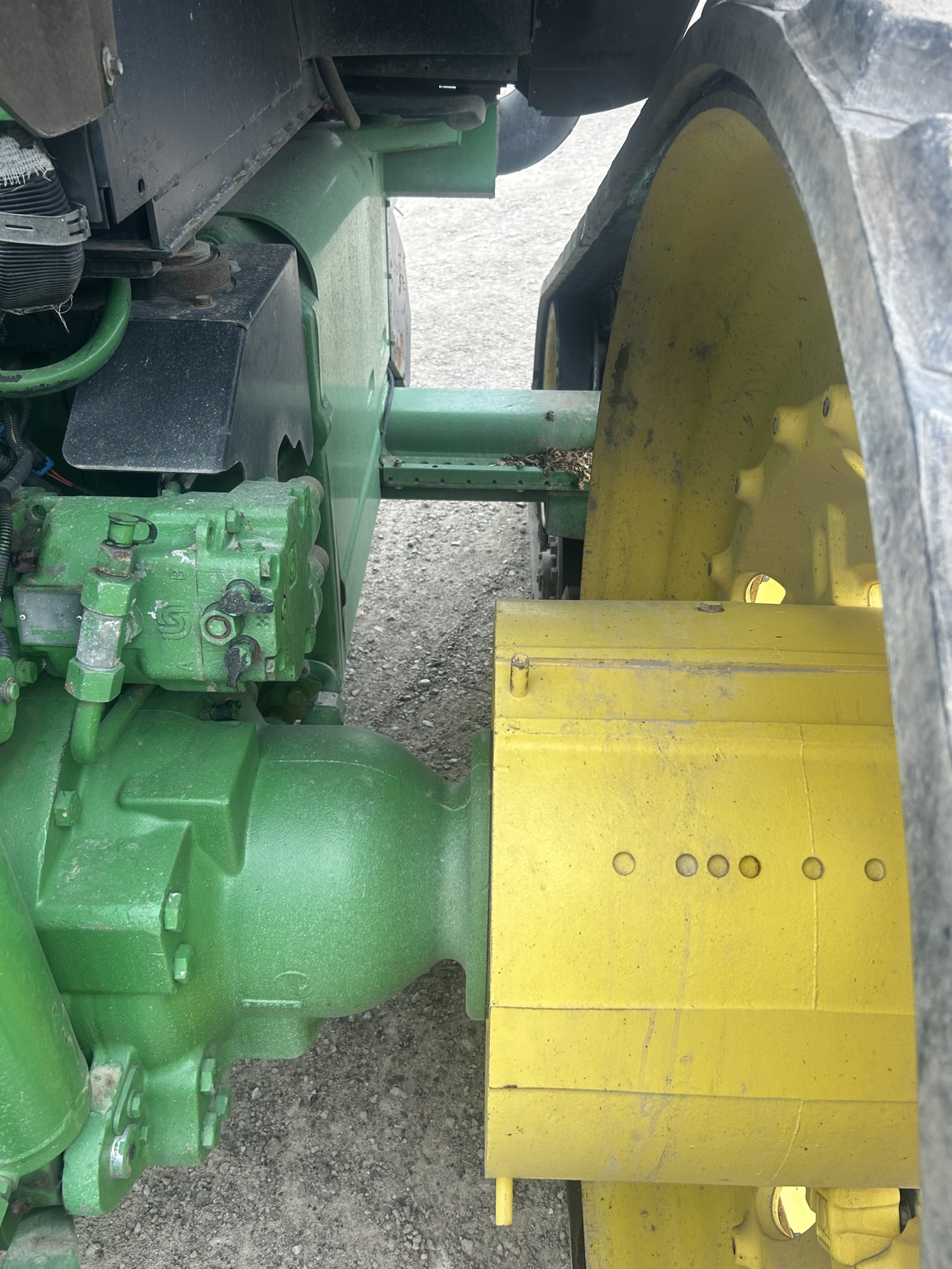 2004 John Deere 8520T Image 20