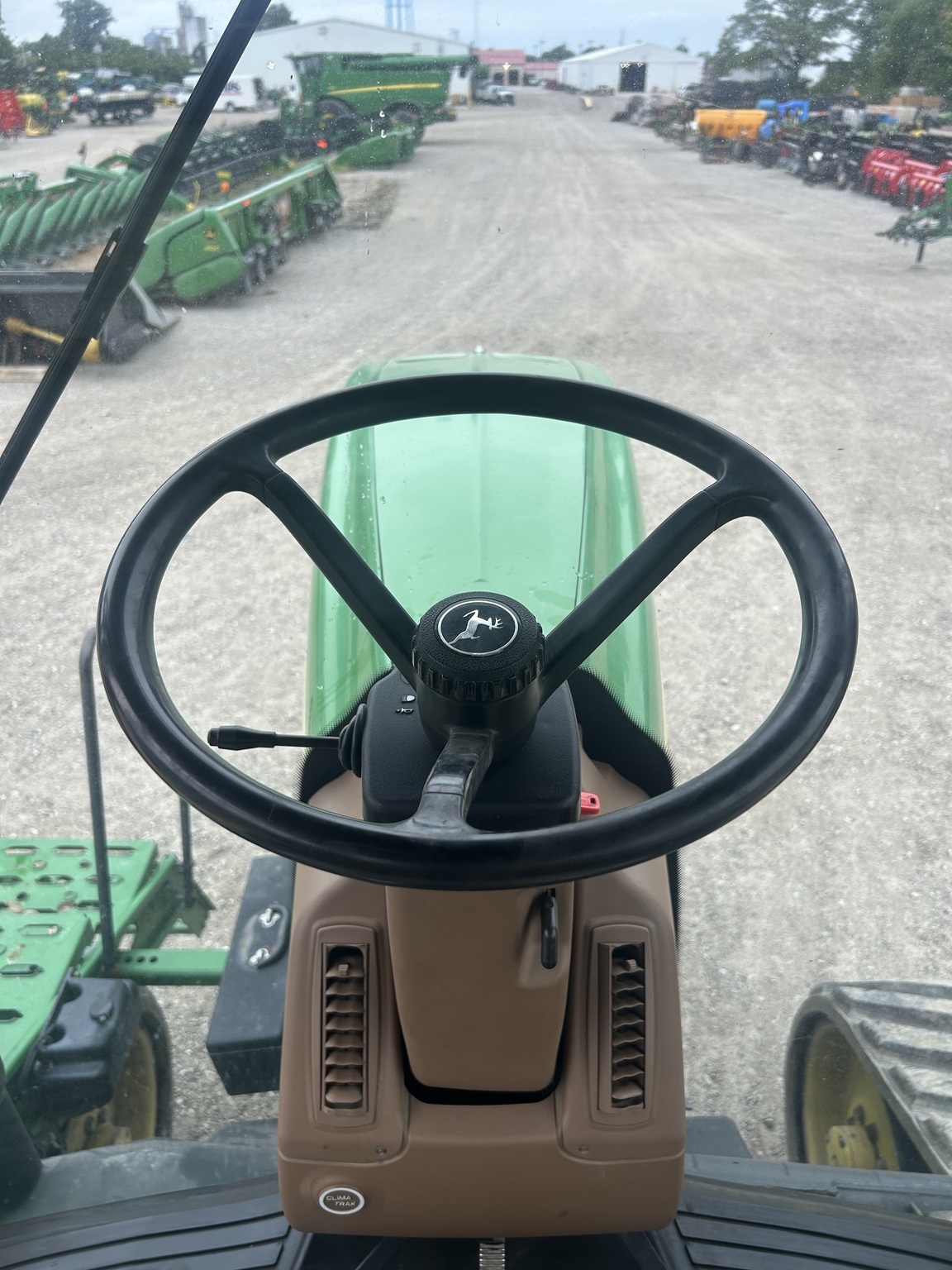 2004 John Deere 8520T Image 31