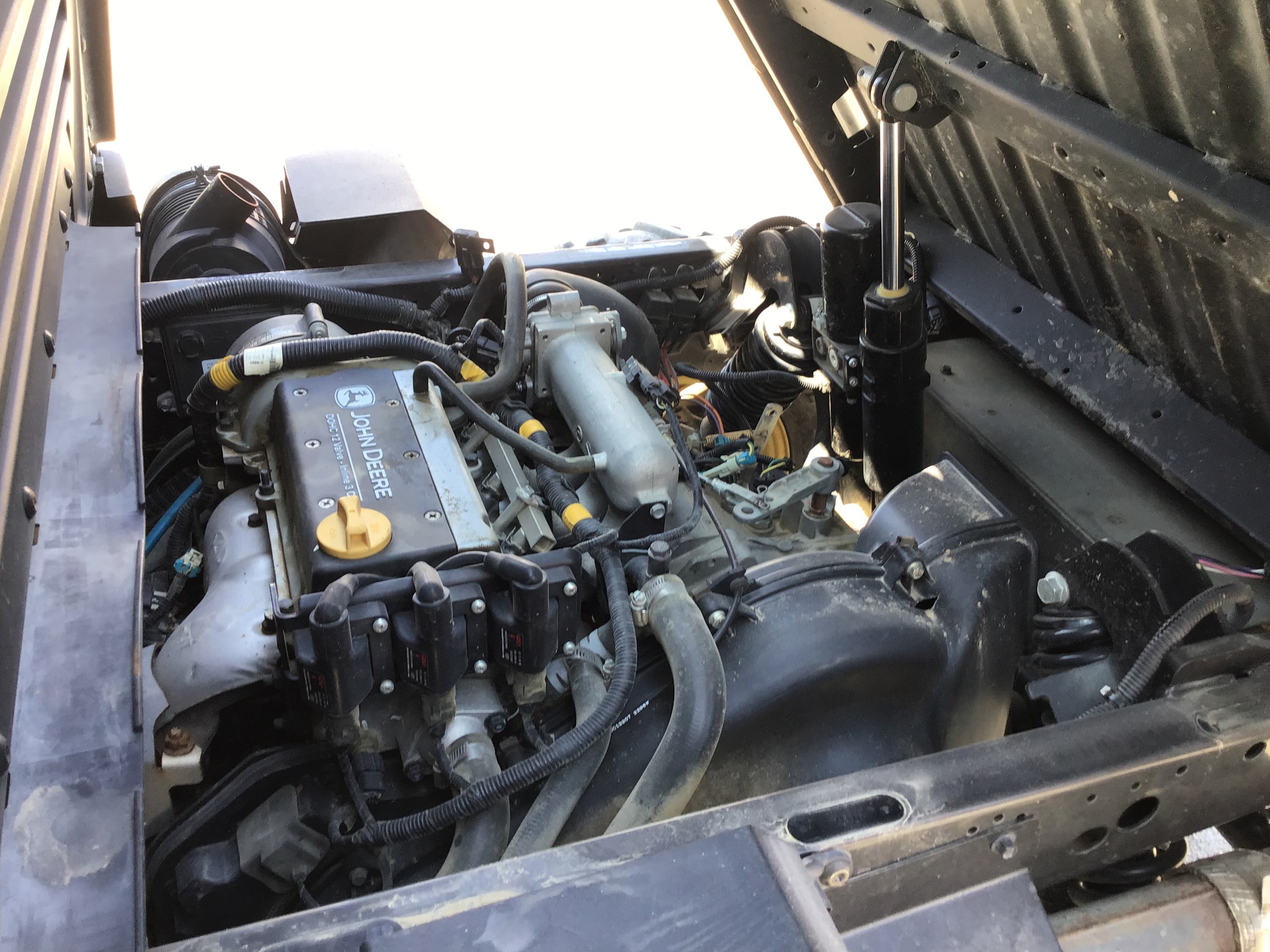 2018 John Deere XUV 835M Image 24