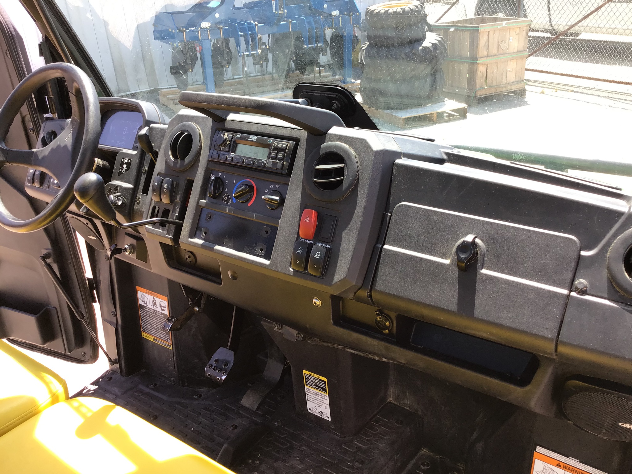 2018 John Deere XUV 835M Image 27