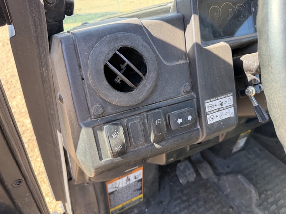 2024 John Deere XUV 835M - Photo21