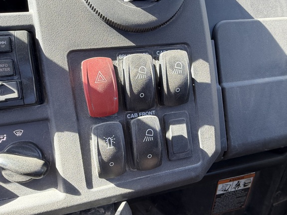 2024 John Deere XUV 835M - Photo23