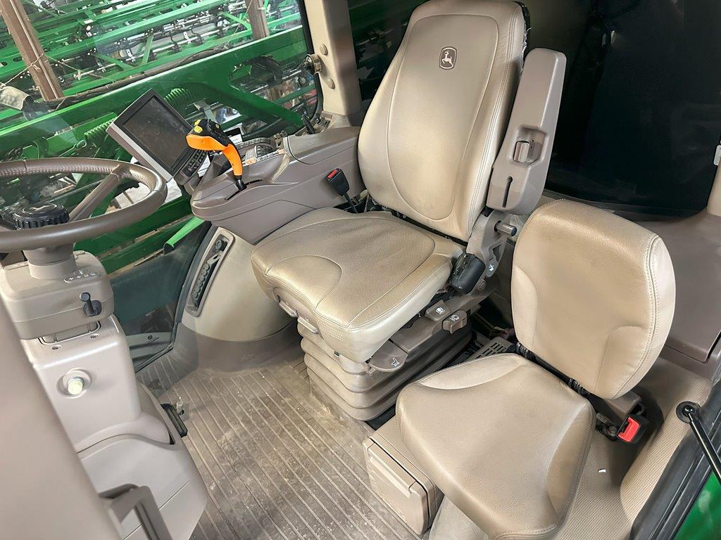2021 John Deere R4038 Image 24