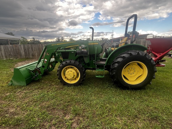 2019 John Deere 5065E Photo 3