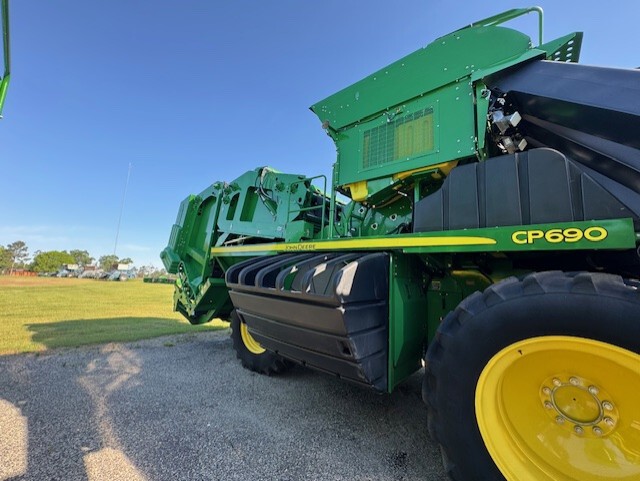 2020 John Deere CP690 Image 2