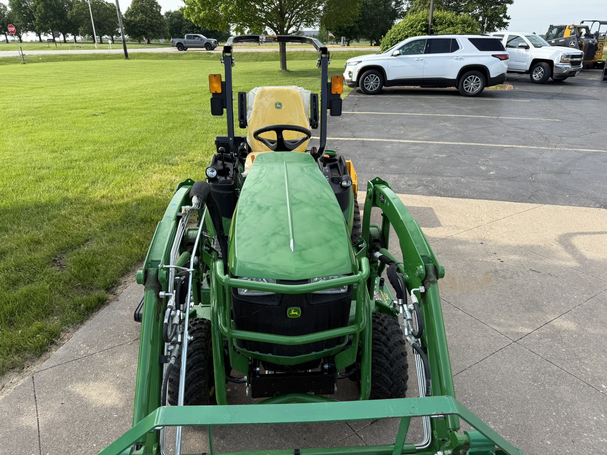2021 John Deere 1025R Image 1
