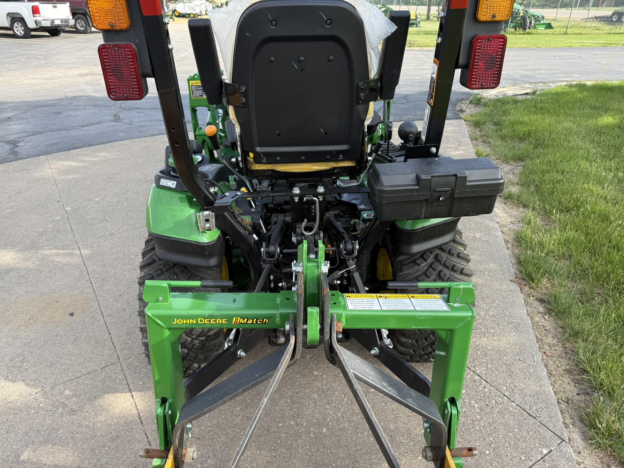 2021 John Deere 1025R Image 5