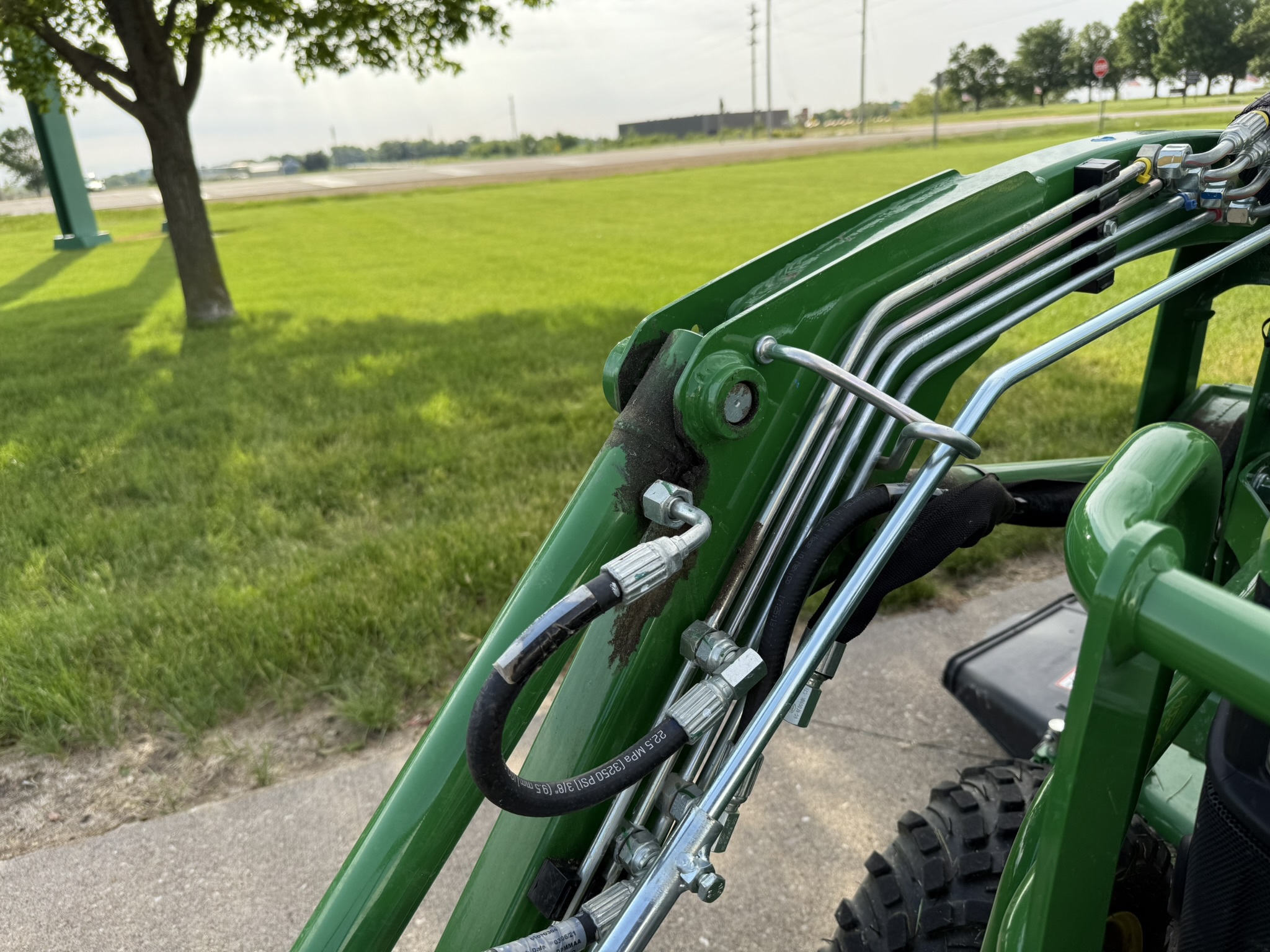 2021 John Deere 1025R Image 16