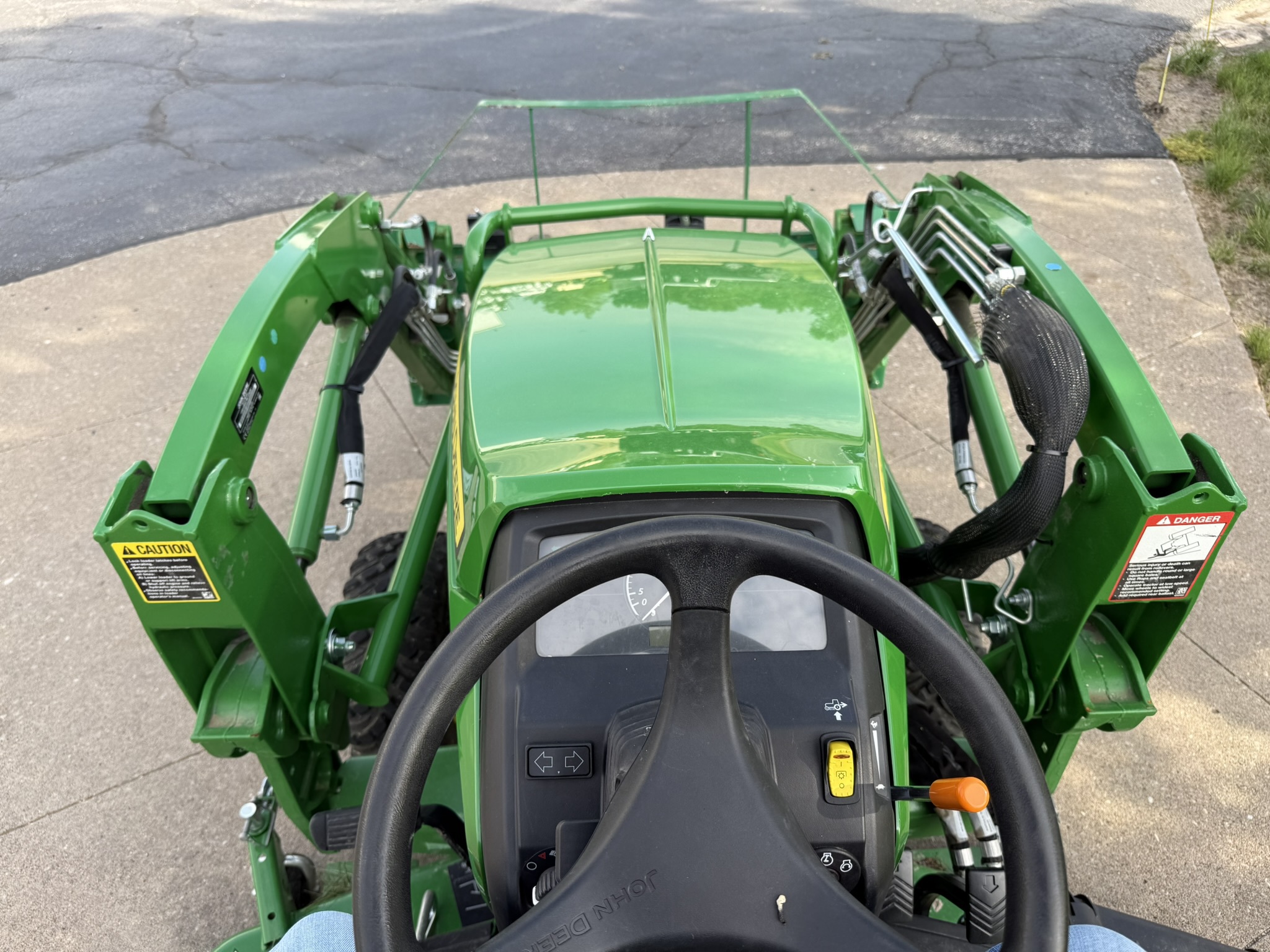 2021 John Deere 1025R Image 14
