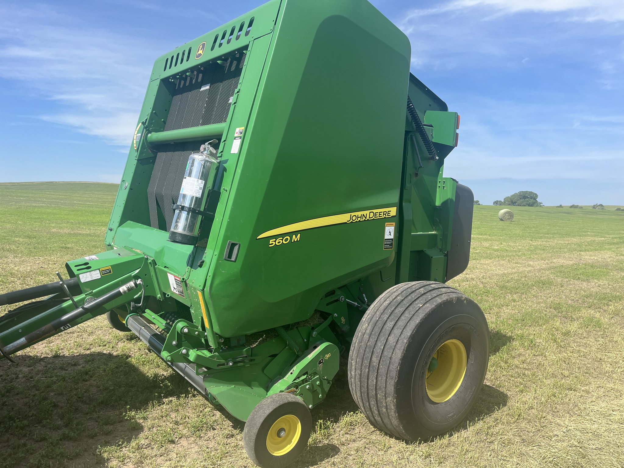 2020 John Deere 560M Image 3