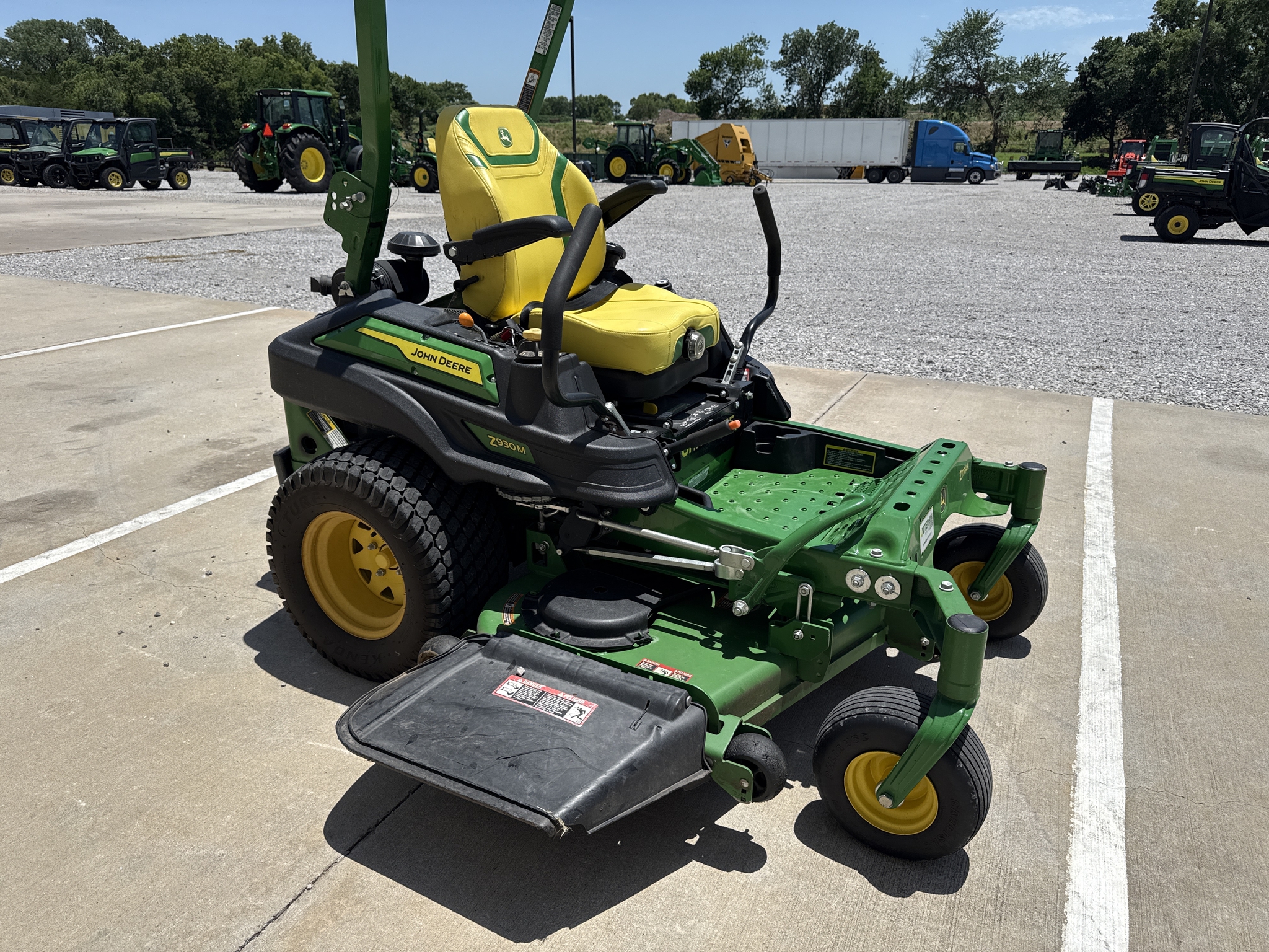 2023 John Deere Z930M Image 12