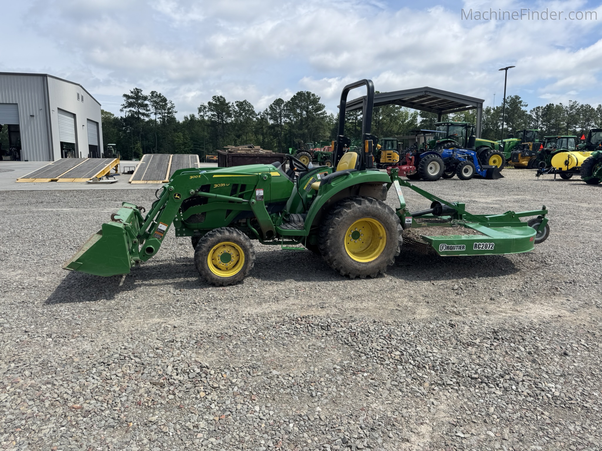 2021 John Deere 3035D Image 1