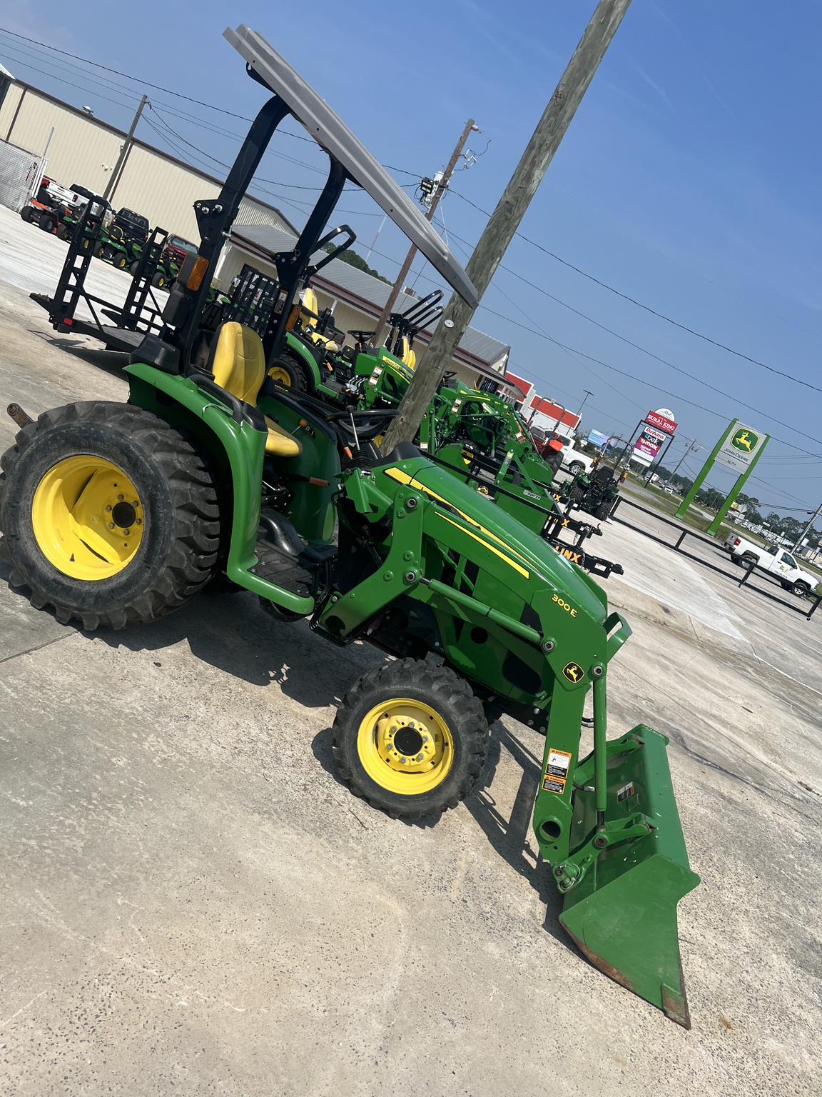 2021 John Deere 3025E Image 2