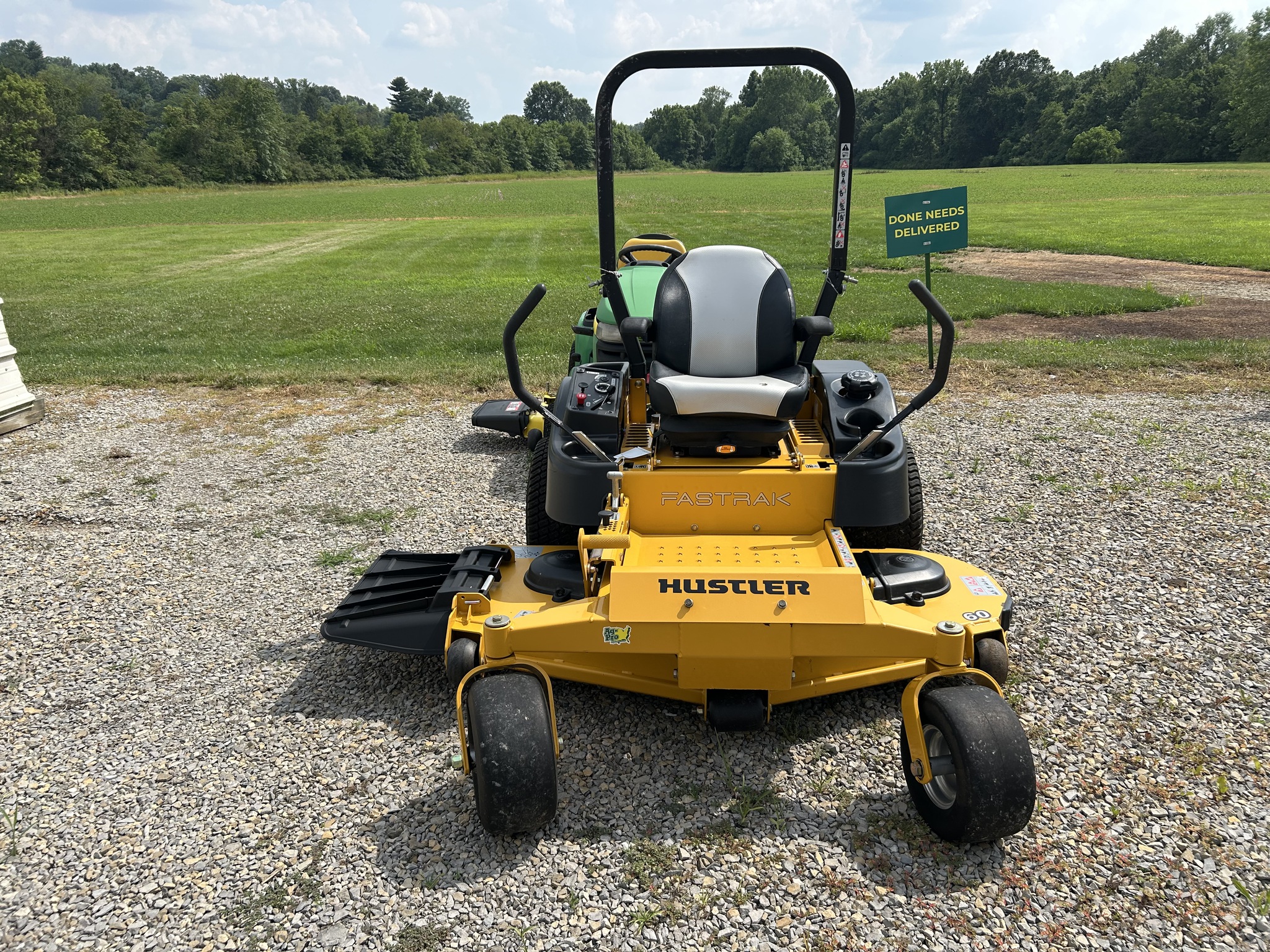 2019 Hustler FasTrak 24 Image 2