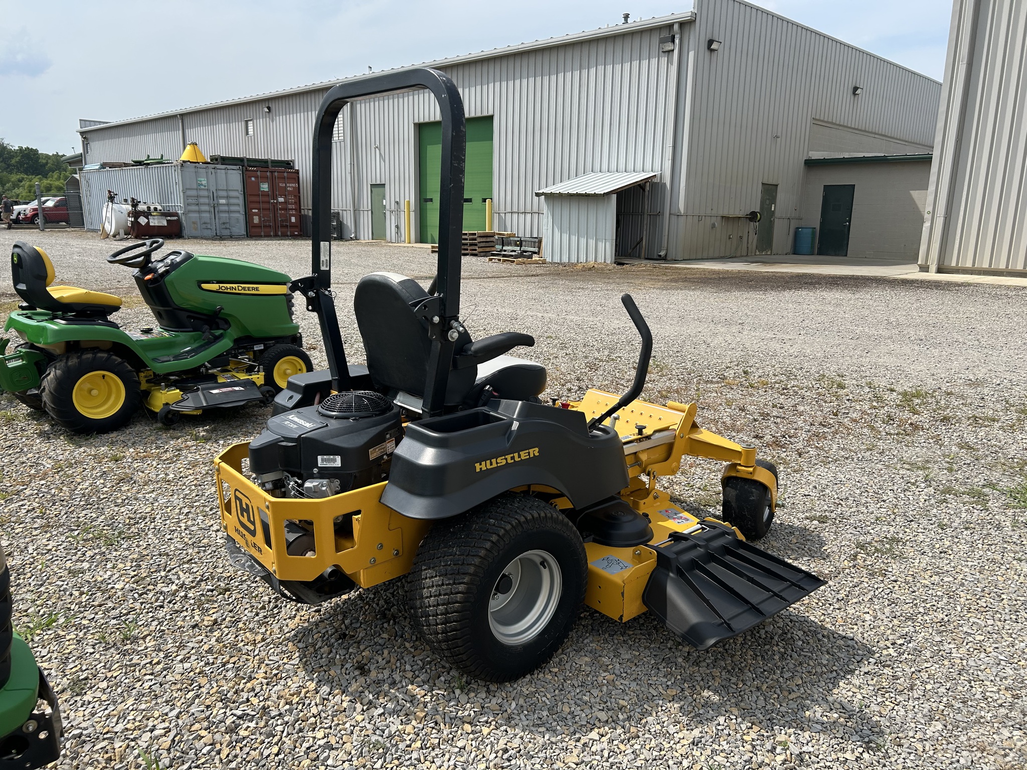 2019 Hustler FasTrak 24 Image 4