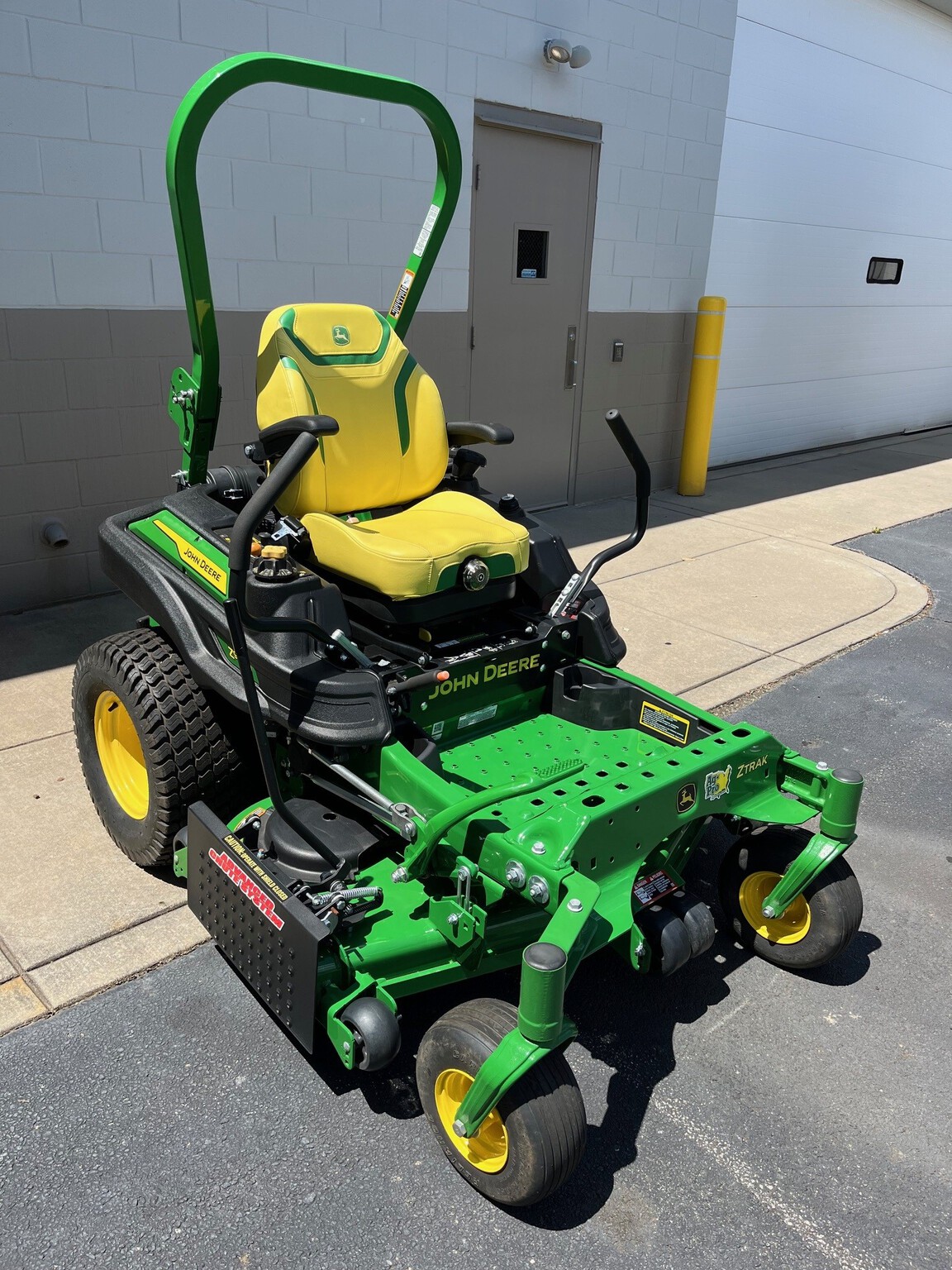 2023 John Deere Z920M Image 2