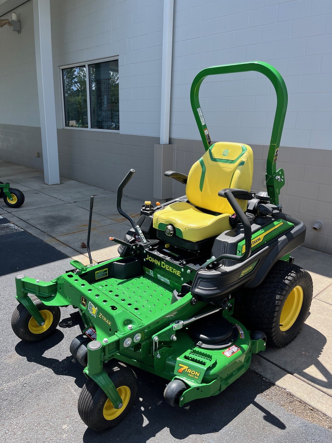 2023 John Deere Z920M Image 3