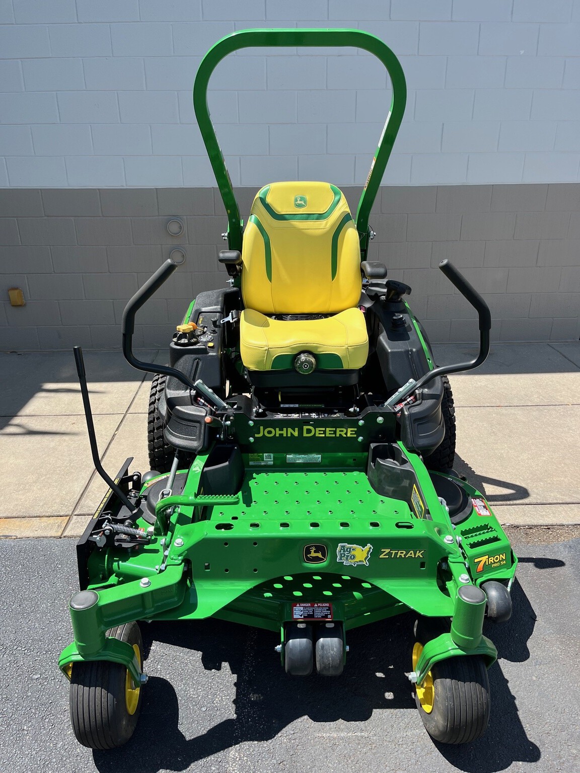 2023 John Deere Z920M Image 1