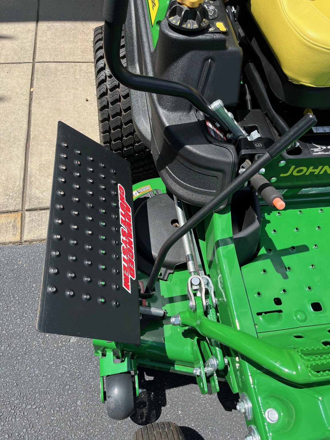 2023 John Deere Z920M Image 8