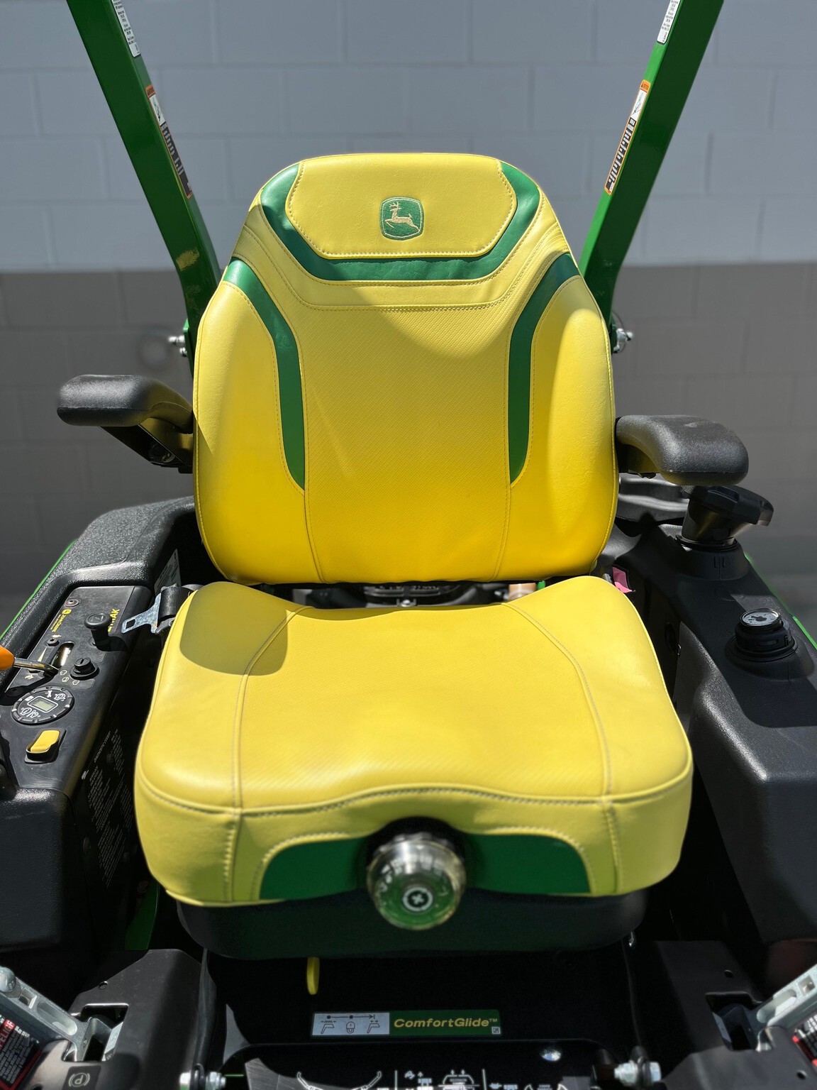 2023 John Deere Z920M Image 5
