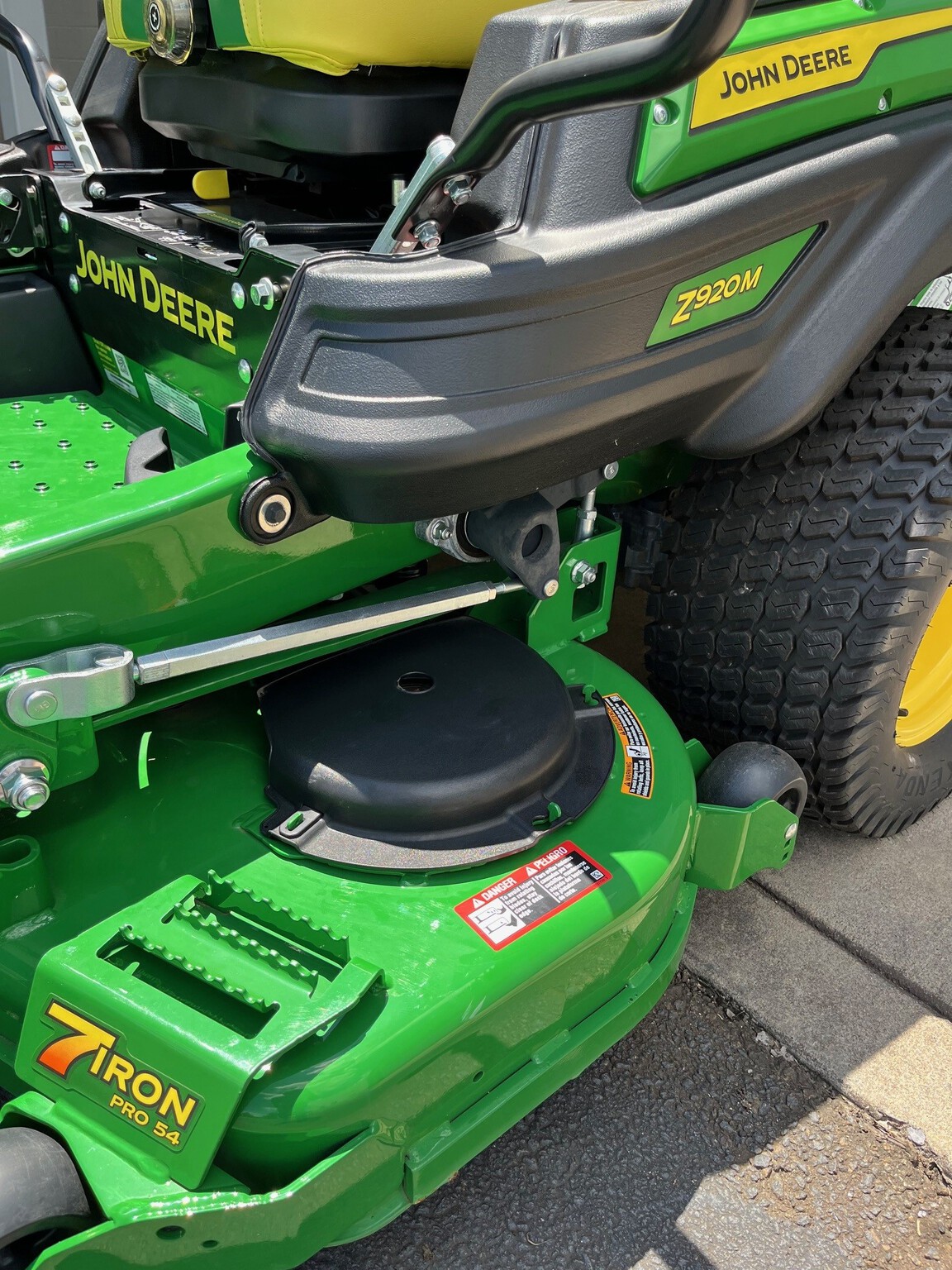 2023 John Deere Z920M Image 6