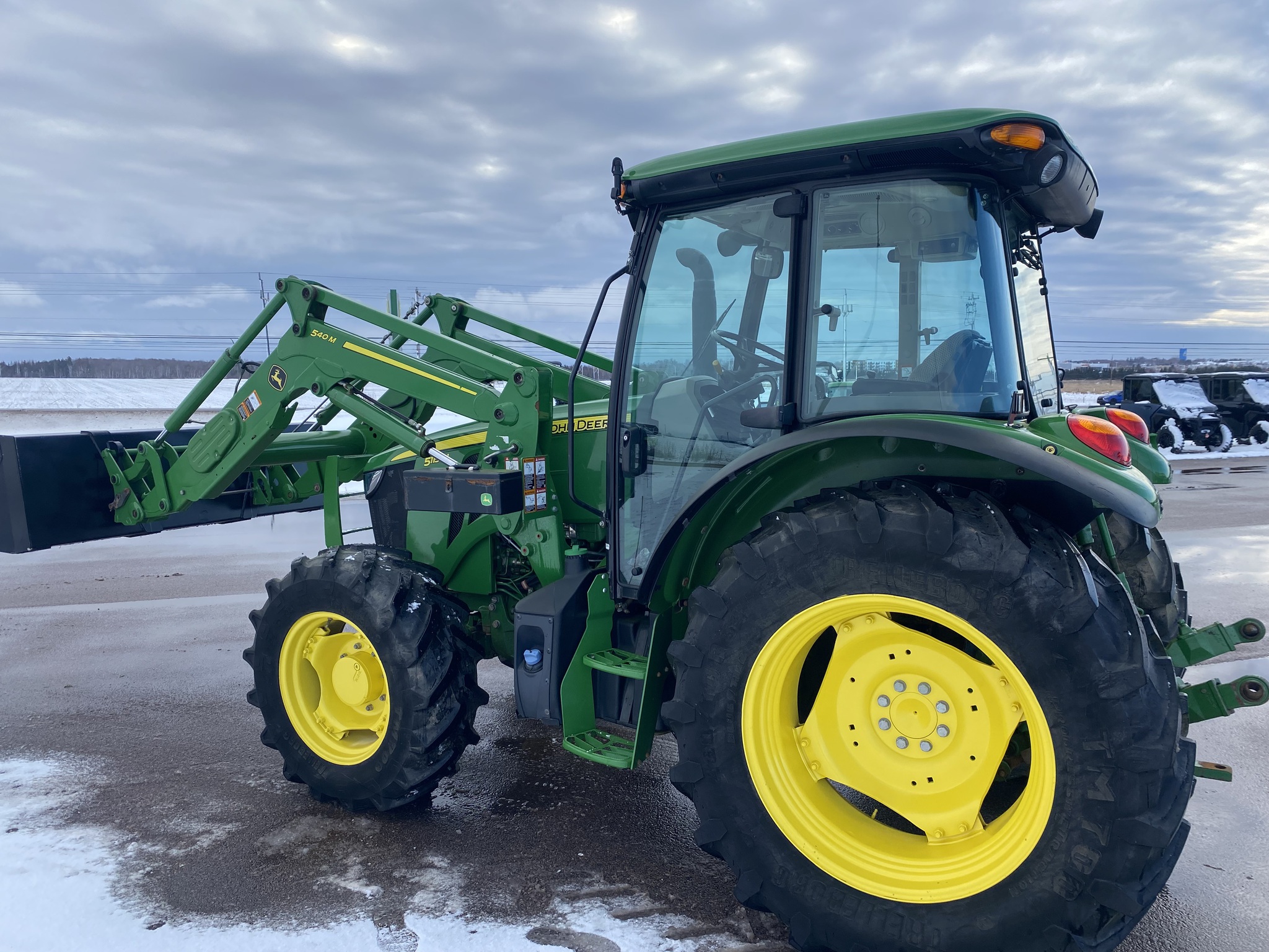 2021 John Deere 5115M Image 3